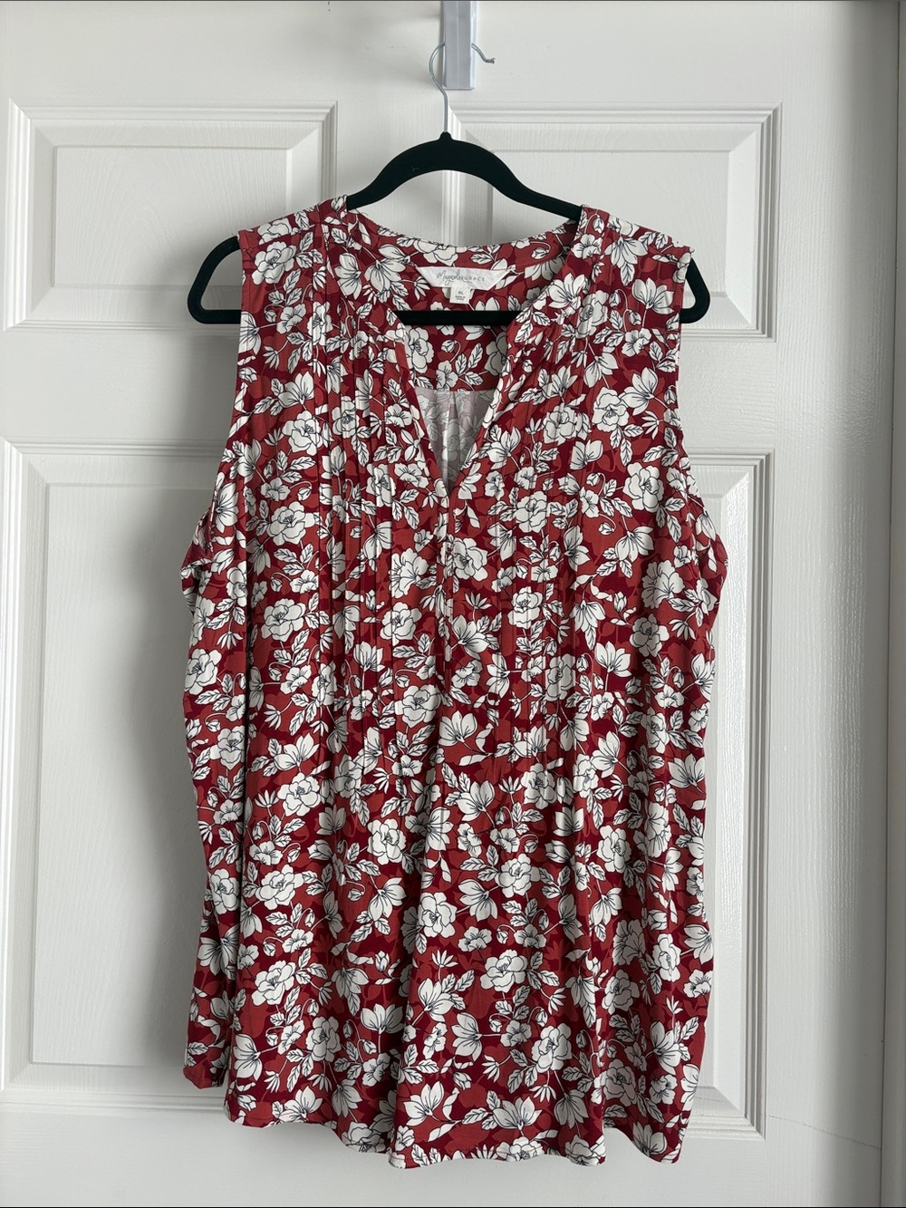 Women's Red Floral Sleeveless V-Neck Blouse